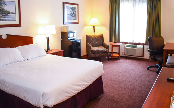 1 Queen Bed Non Smoking Handicapped Photo 1