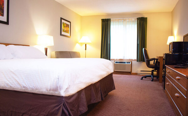 1 Queen Bed Handicapped Pet Friendly Photo 1